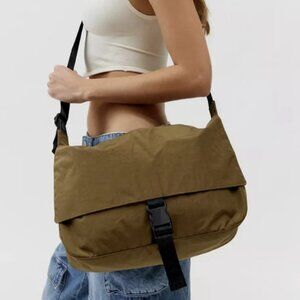 Baggu Nylon Messenger Bag in Seaweed Crossbody Messenger Bag